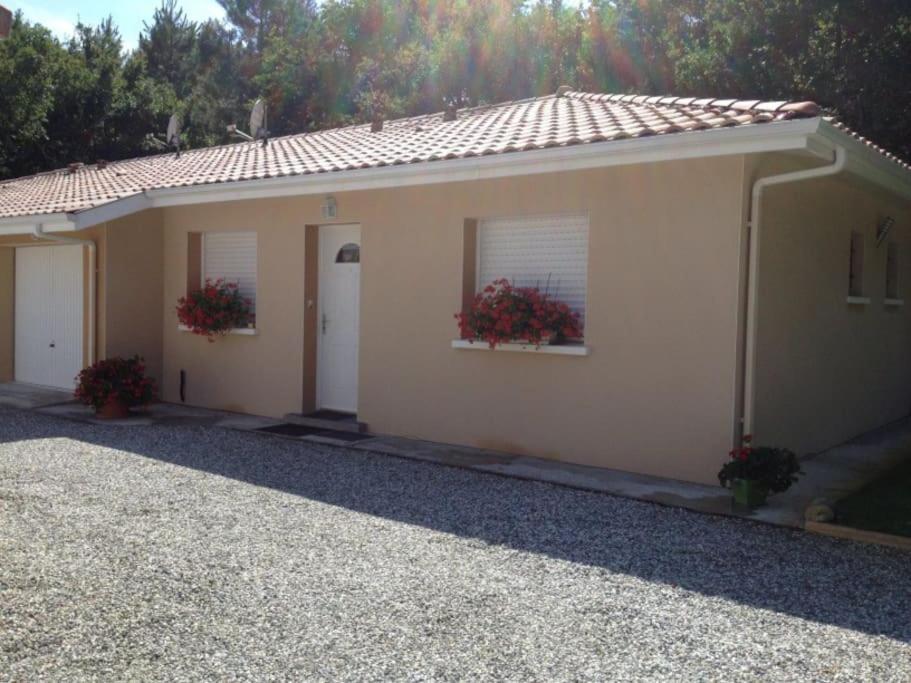 Maison Entre Lacs Et Ocean Aureilhan  Exterior photo
